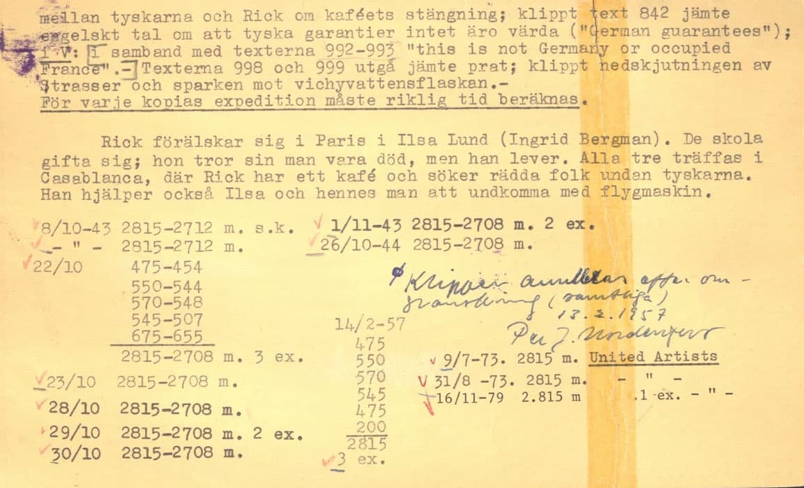 Gulnad maskinskriven lapp med text om filmen Casablanca, inklusive datum, kodnummer och anteckningar.