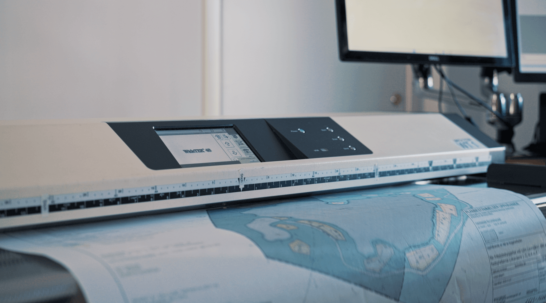 scanner som arbetar med en ritning