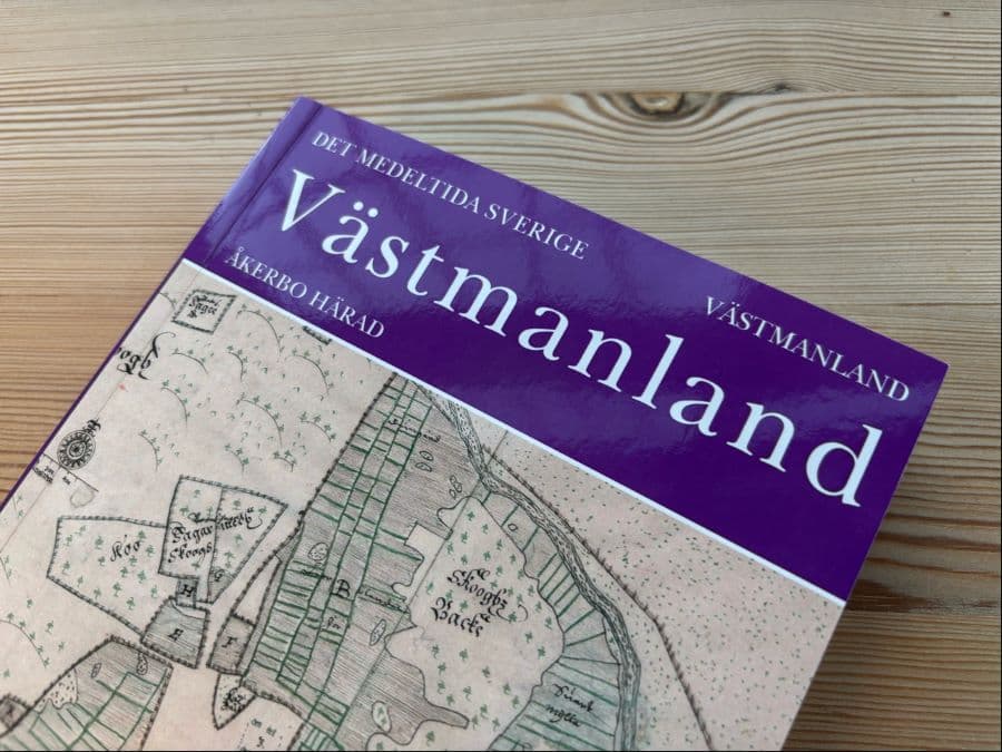 Detalj av bok med karta på omslaget och titeln Det medeltida Sverige: Västmanland.