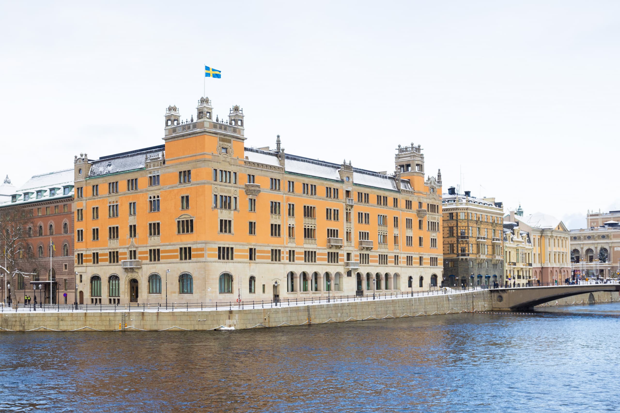 Gammalt hus vid vatten. Regeringskansliet Rosenbad.