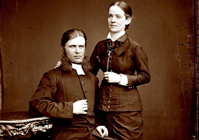 Äldre porträtt av en man och kvinna. Fotografi.